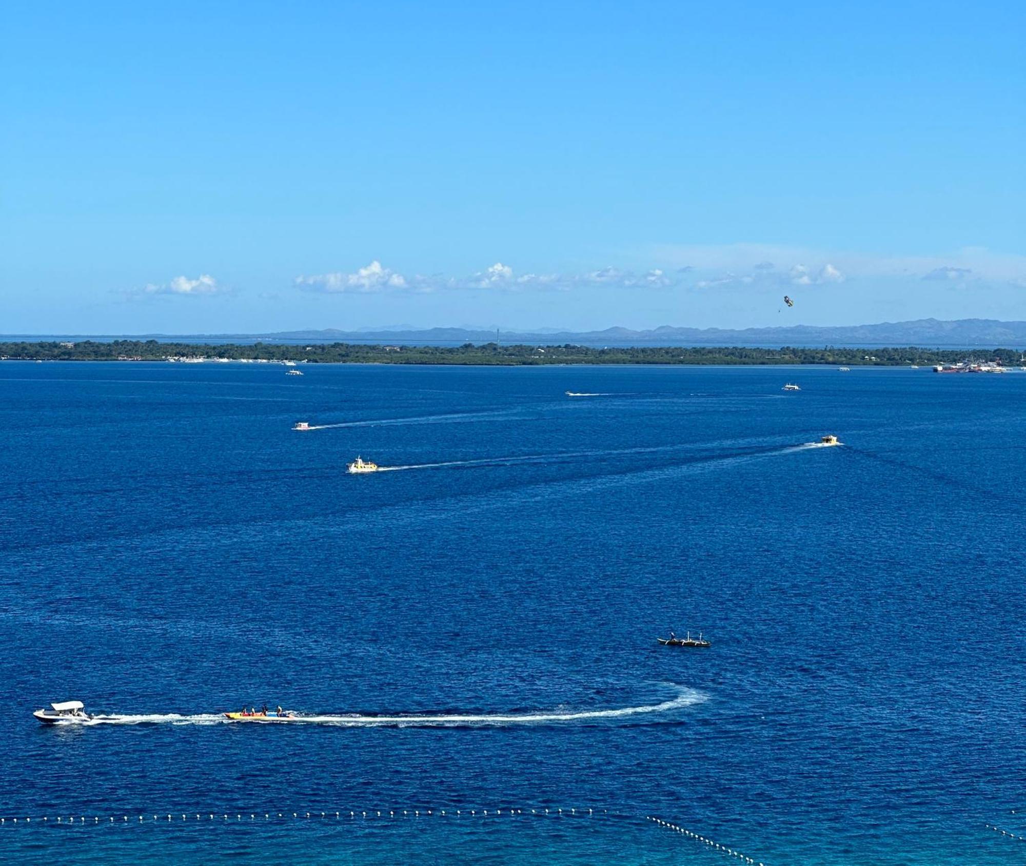 La Mirada Deluxe Suites With Oceanview Lapu-Lapu City Bagian luar foto